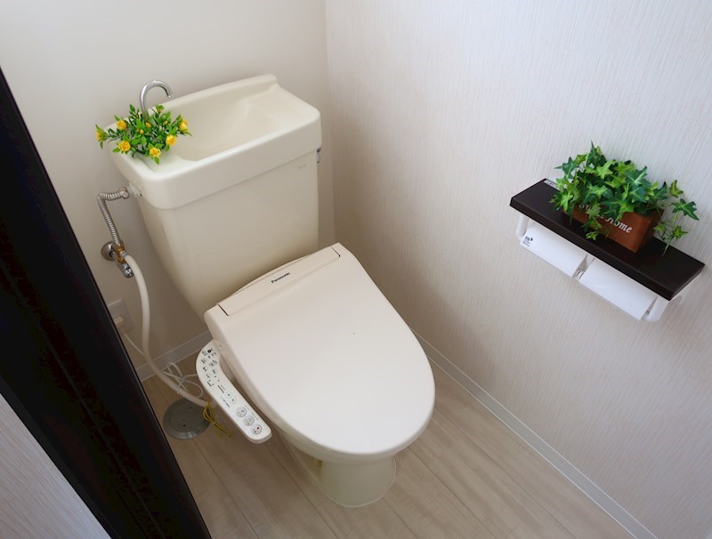 トイレ　ウォシュレット付き