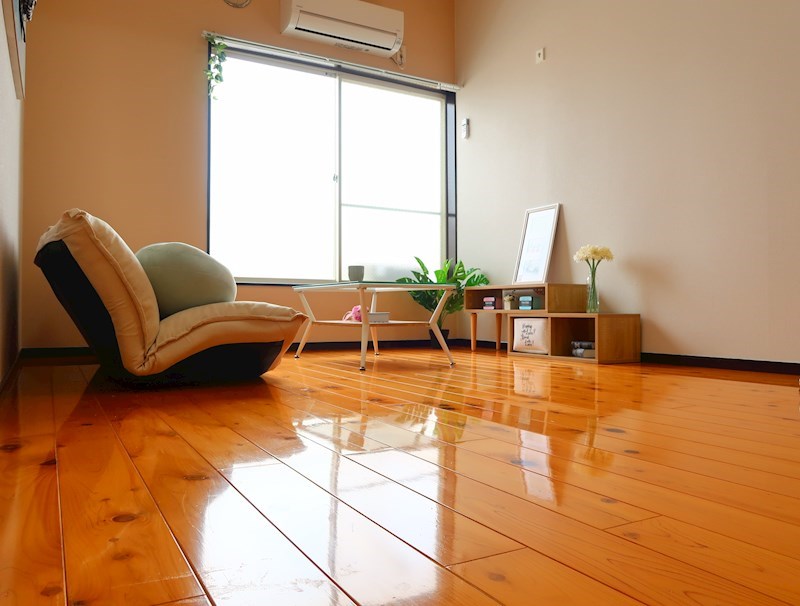 居室・リビング　フローリング張り替えてます