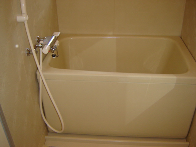 バス・シャワールーム　掲載写真は同型の左右反転の部屋を掲載しております。仕様等が異