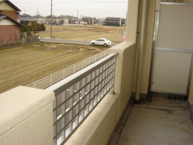 バルコニー　掲載写真は同型の左右反転の部屋を掲載しております。仕様等が異