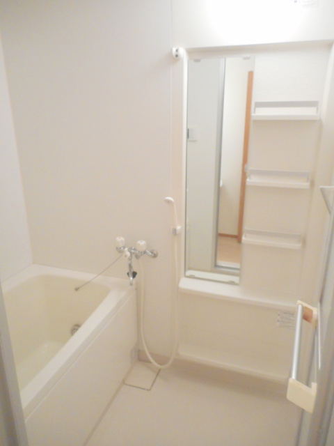 バス・シャワールーム　清潔感のある浴室追焚機能