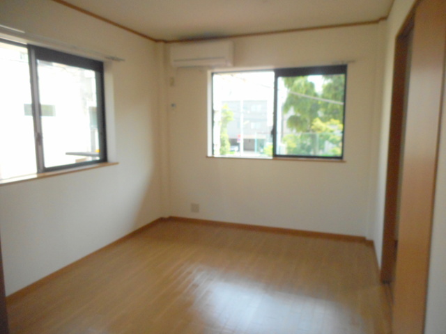 居室・リビング　洋室6帖　２面採光の明るいお部屋