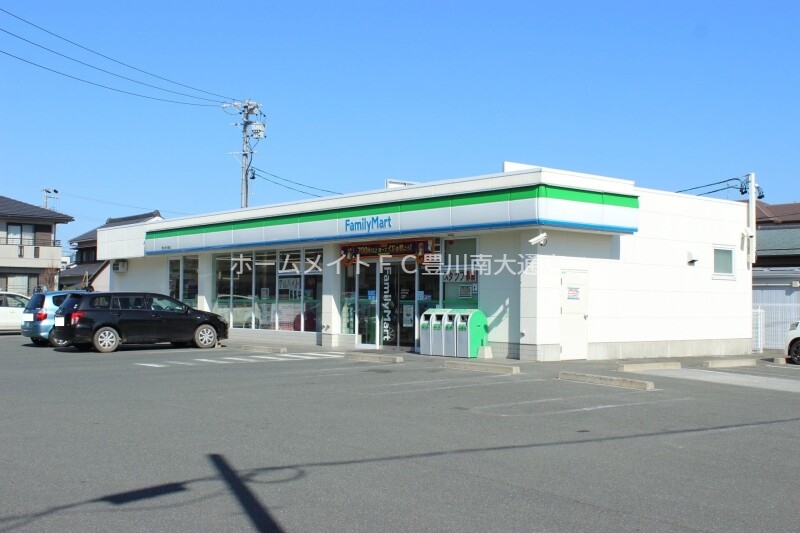 コンビニ　ファミリーマート豊川桜木通店（コンビニ）まで685m
