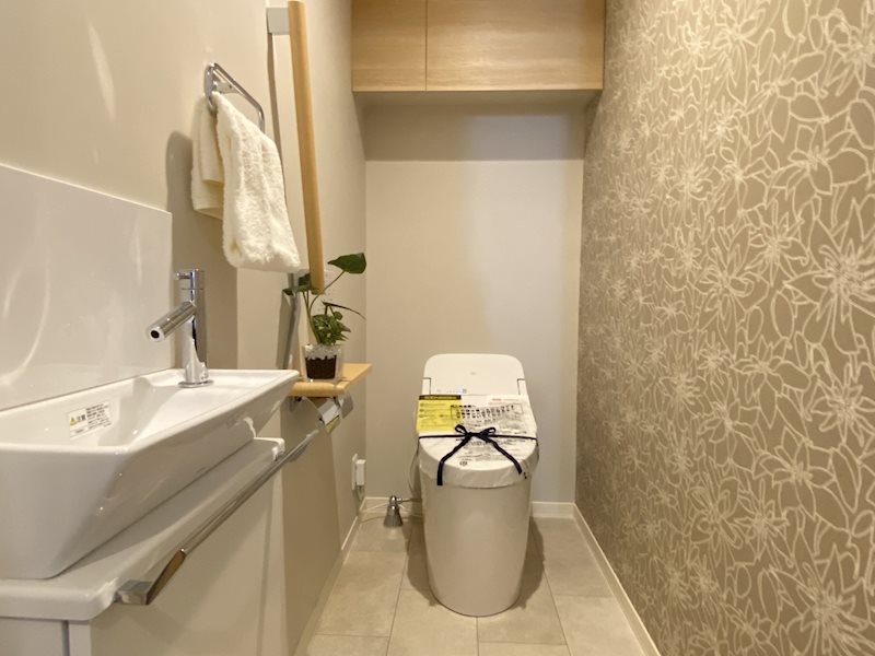 トイレ　※室内のインテリアはイメージです（参考）