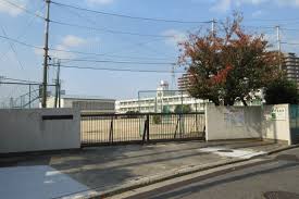 中学校　堺市立五箇荘中学校（中学校）まで804m