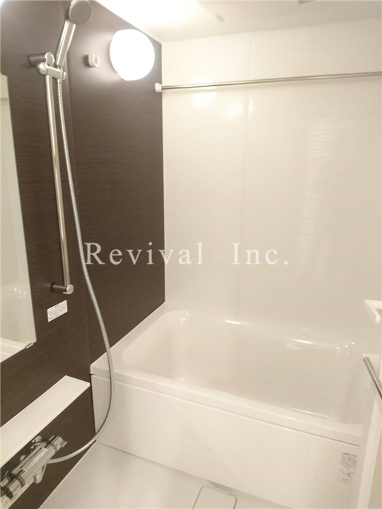 バス・シャワールーム　追い焚き・浴室乾燥完備でございます