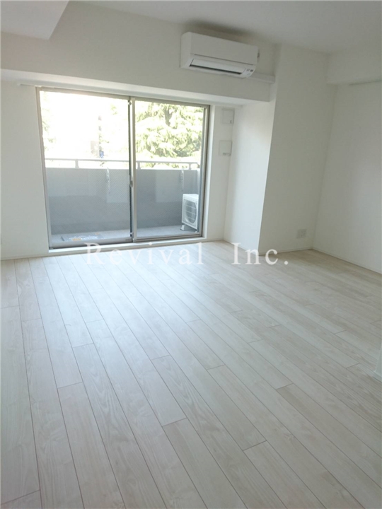 居室・リビング　開放感あるリビングでございます