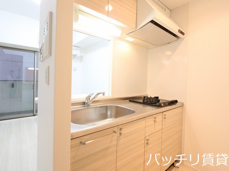 キッチン　別号室タイプの為、現状を優先致します。