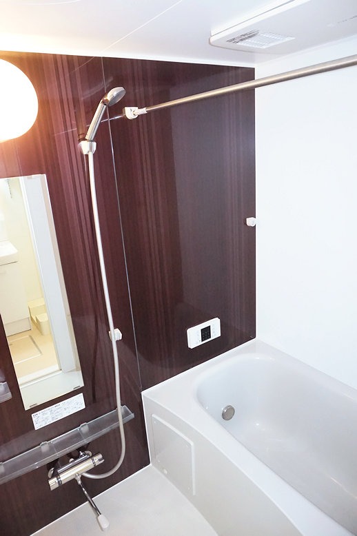 バス・シャワールーム　追い焚き・浴室乾燥機能付きのバスルーム！