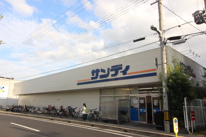 コンビニ　サンディ（コンビニ）まで190m