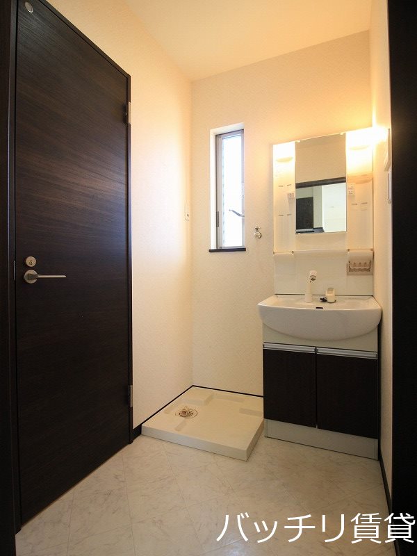 洗面設備　※写真は同型タイプの為現状を優先いたします。