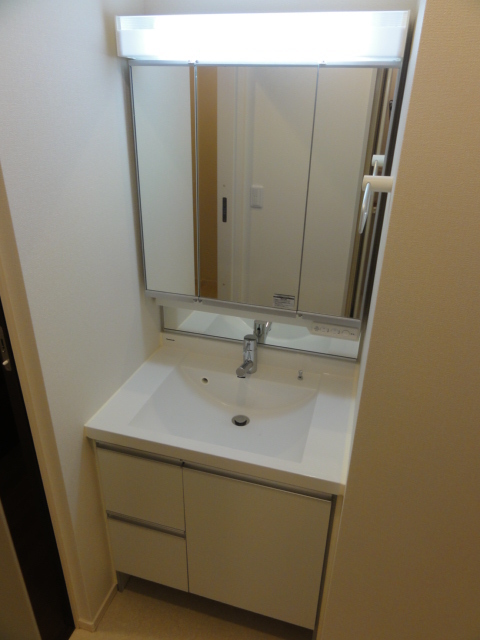 洗面設備　★3面鏡の大きな洗面化粧台★