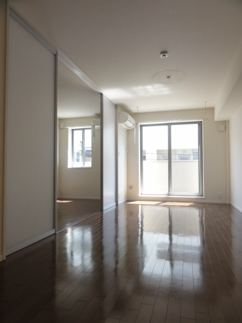 居室・リビング　★日差しの差し込む明るいリビング★