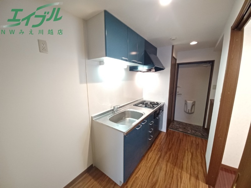 キッチン　同物件、別部屋写真です