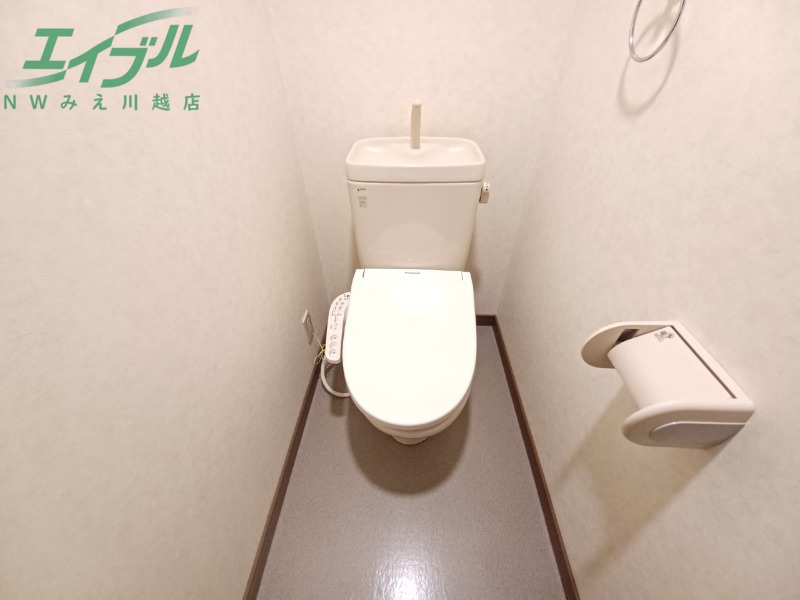 トイレ　同物件、別部屋写真です