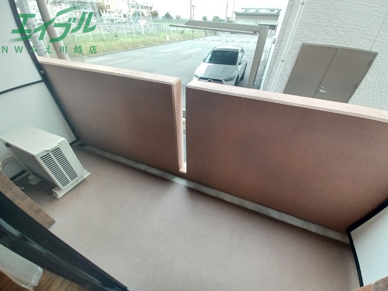 バルコニー　同物件、別部屋写真です