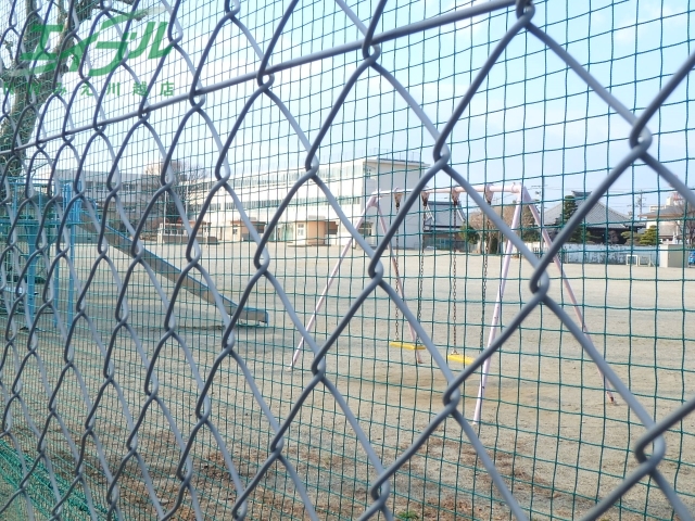 小学校　桑名市立日進小学校（小学校）まで994m