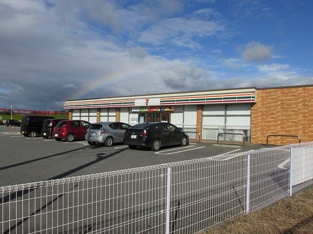 コンビニ　セブン-イレブン 烏山バイパス（コンビニ）まで300m