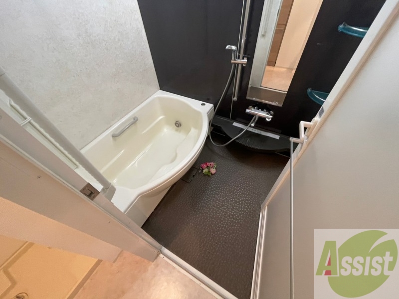 バス・シャワールーム　お風呂になります。一日の疲れを癒してくださいね。