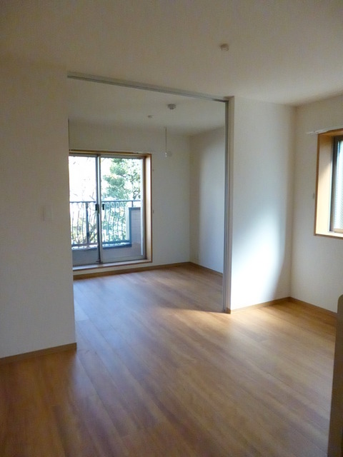 居室・リビング　★ナチュラルカラーでキレイな内装です★