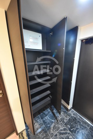 玄関　ザ・セントラルマークタワー　下駄箱