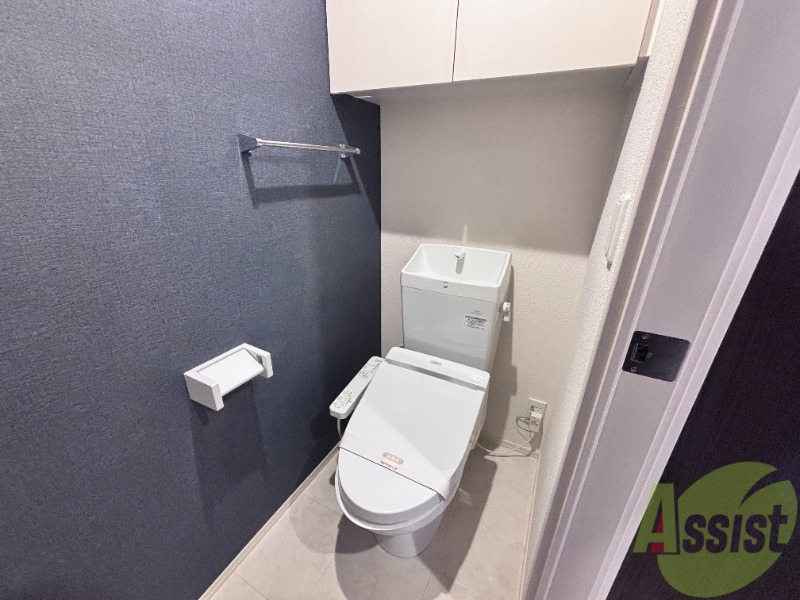 トイレ　こちらはトイレでございます。温水洗浄便座付きです。