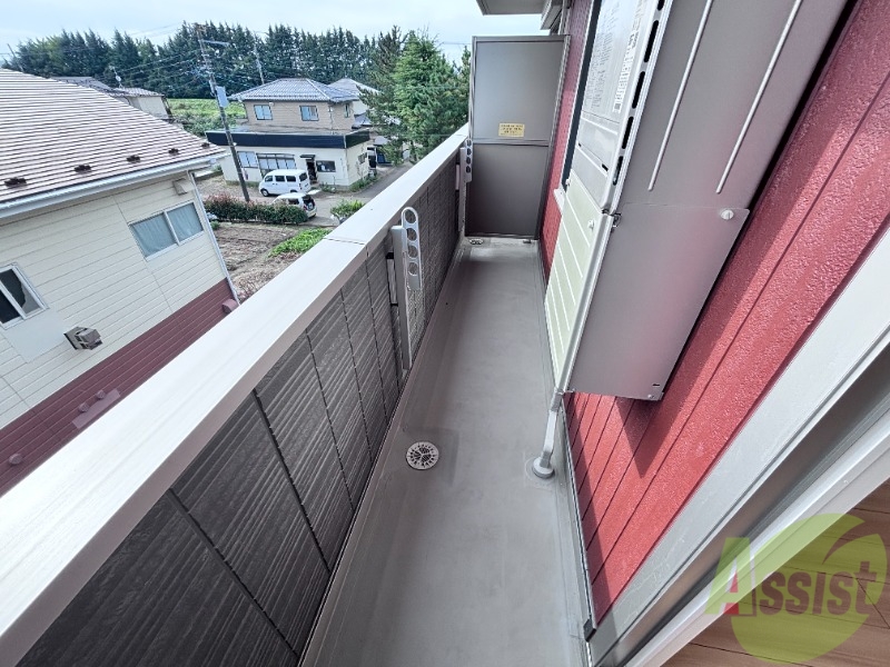 バルコニー　こちらはバルコニーでございます。外干しも可能です。