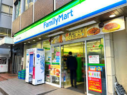 コンビニ　ファミリーマート 代々木三丁目店（コンビニ）まで416m