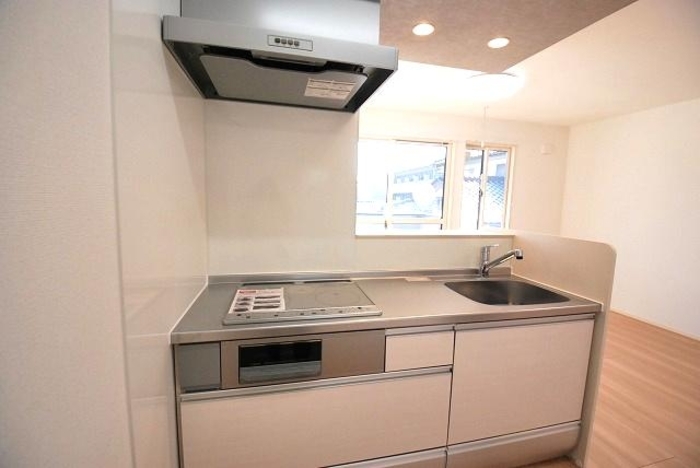 キッチン　コンパクトなキッチンで掃除もラクラク