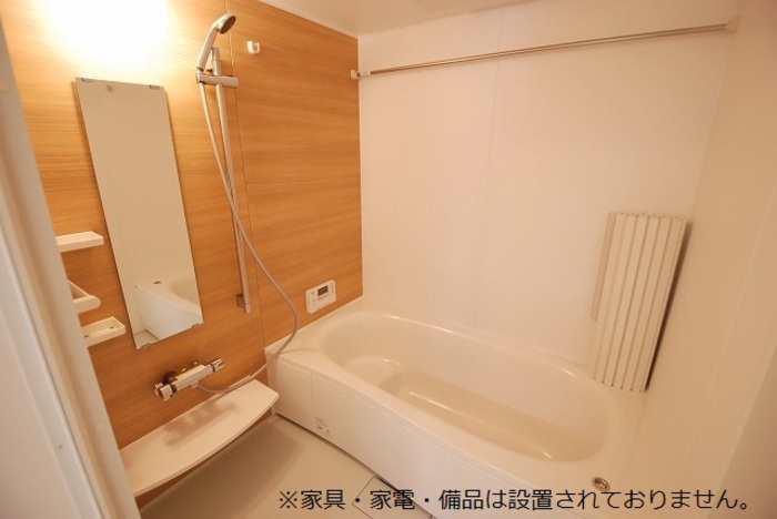 バス・シャワールーム　コンパクトで使いやすいお風呂です