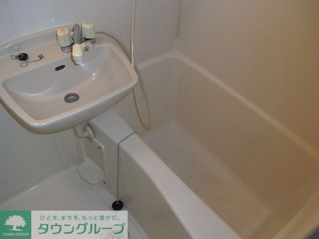 バス・シャワールーム　洗面台付バスルーム