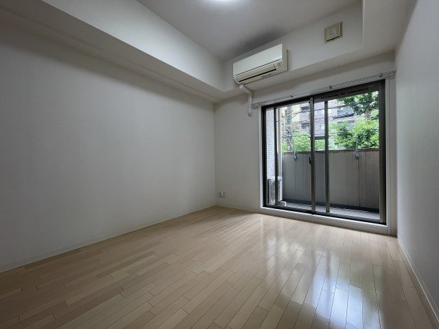 その他部屋・スペース　落ち着いた色調の寝室です