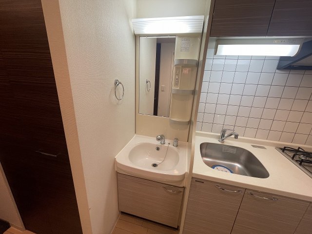 洗面設備　コンパクトで使いやすい洗面所