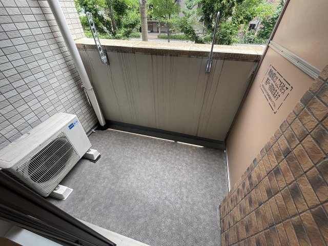 バルコニー　外からの目が気にならないバルコニーで洗濯物が干せます