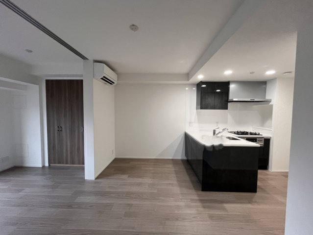 居室・リビング　写真は同マンションの別の部屋のものです