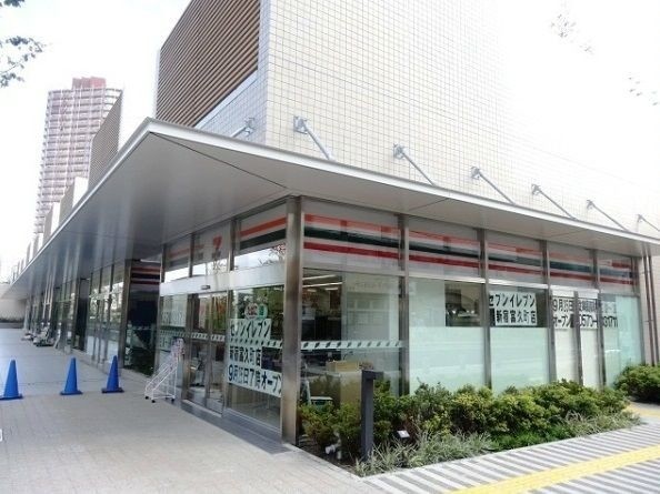 コンビニ　セブンイレブン新宿富久町店（コンビニ）まで102m