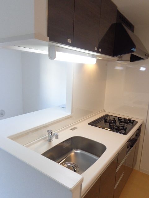 キッチン　3口ガスコンロ・グリル付き
