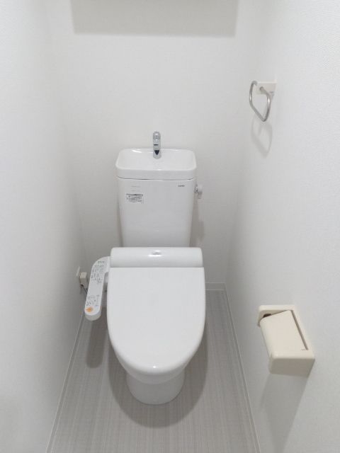 トイレ　温水洗浄便座