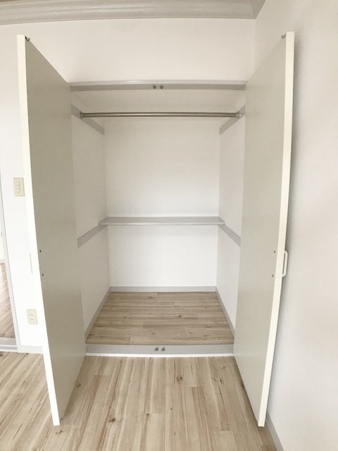 収納　※補修前の参考画像の為、設備等は現況優先。