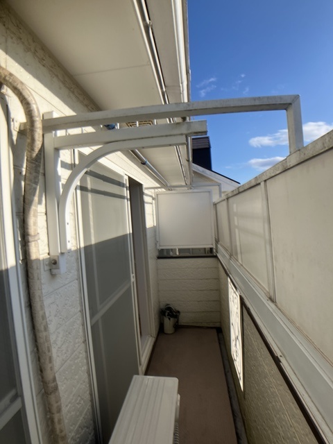 バルコニー　※補修前の参考画像の為、設備等は現況優先。