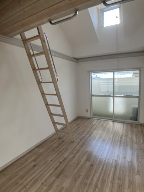 居室・リビング　※補修前の参考画像の為、設備等は現況優先。