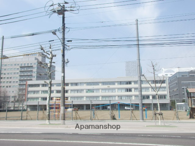 小学校　二条小学校（小学校）まで249m