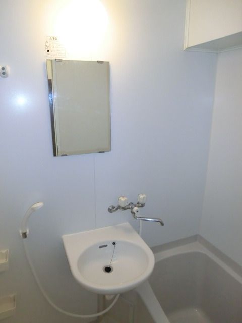 洗面設備　洗面台あり