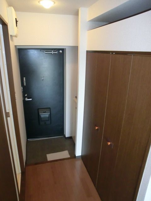 玄関　玄関収納と下駄箱付