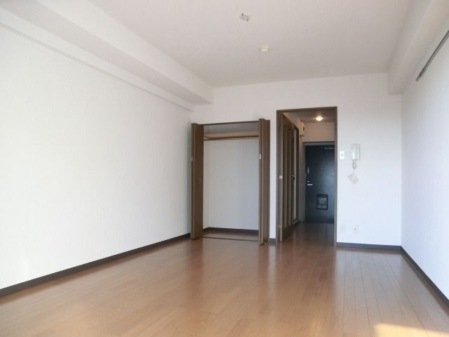 居室・リビング　広々洋室８帖　お部屋のコーディネイトも広がります