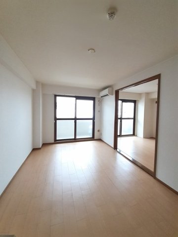 居室・リビング　ゆったり過ごせる居間です