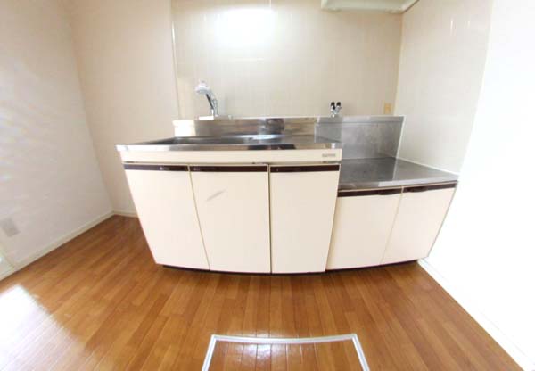 キッチン　コンパクトなキッチンで掃除もラクラク