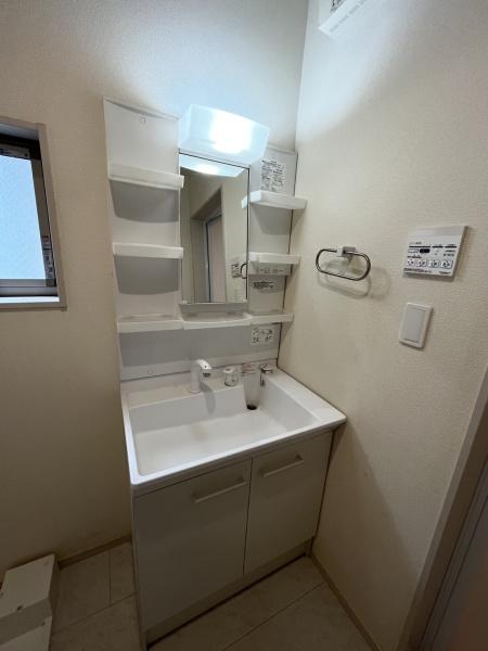 洗面設備　便利なシャンプードレッサー付き