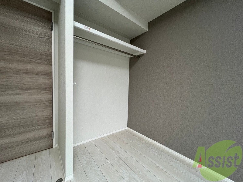 収納　洋室にある収納スペースは十分な広さがあると思います。