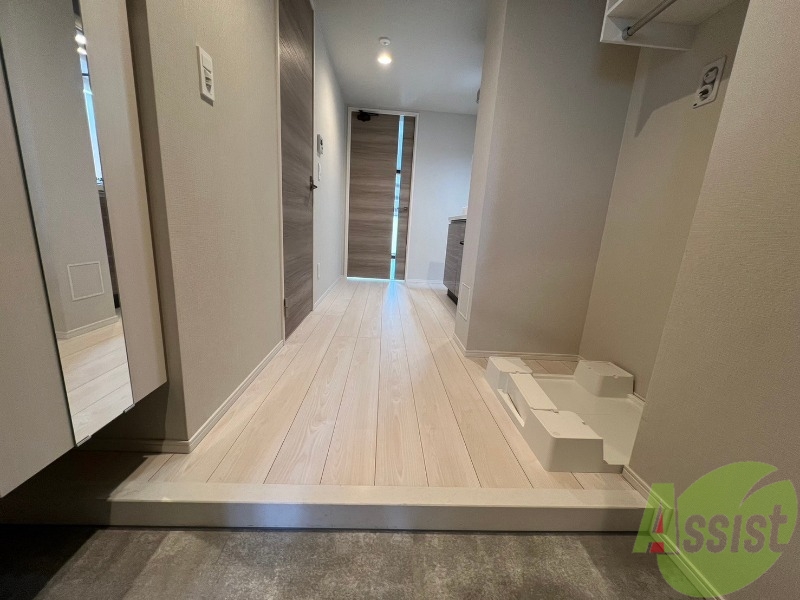 玄関　玄関から各居室へスムーズに行けそうですね。